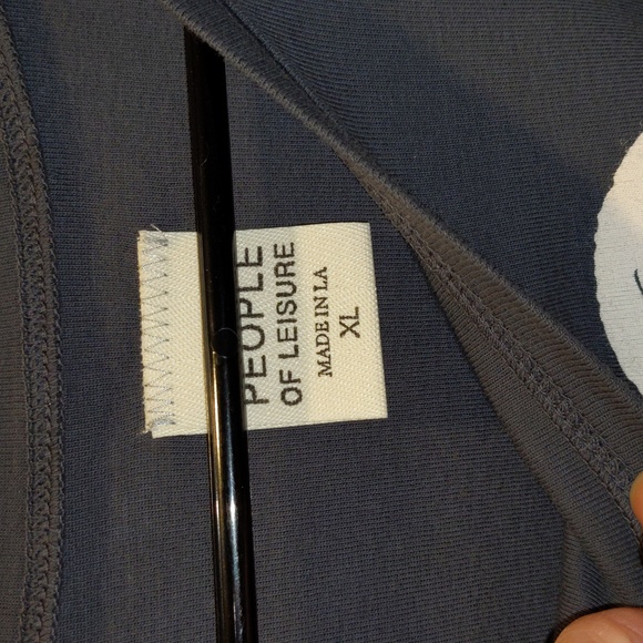 Peanuts Charlie Brown Tee Women's XL NWOT Soft Gray Relax Graphic T-shirt - Picture 2 of 4